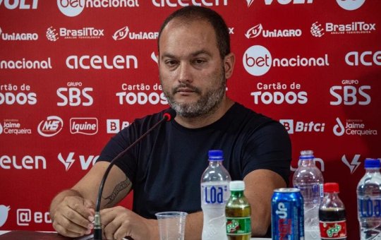 Montemor fala de momento do Vitória e revela grande necessidade de contratações