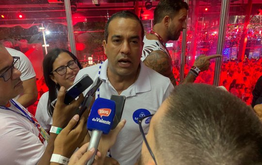 Bruno Reis mete dança de 'Zona de Perigo', mas diz não ter hit favorito na folia