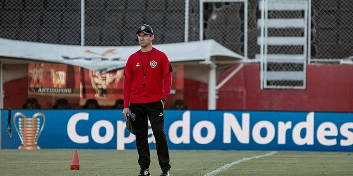Vitória recebe o ABC e tenta fazer um 'carnaval' no Barradão para sair do sufoco
