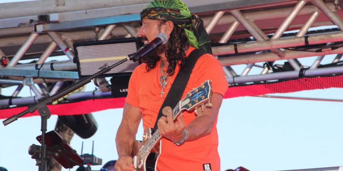 Trio de Bell Marques desliga completamente no meio do circuito