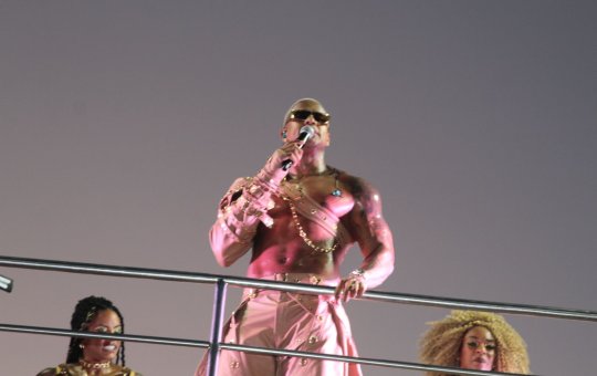 'Zona de Perigo': Leo Santana embala 3º dia de folia com cotada a hit da folia