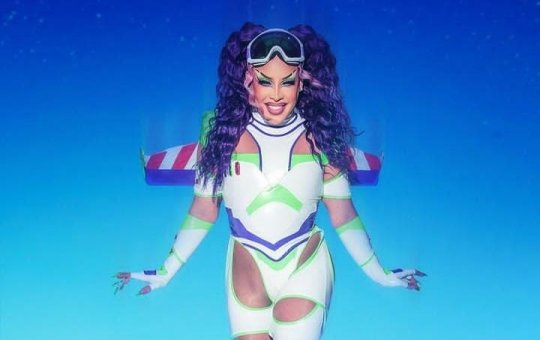 Gloria Groove se desculpa com fãs após interrupção de bloco: "Fiz a coisa certa"