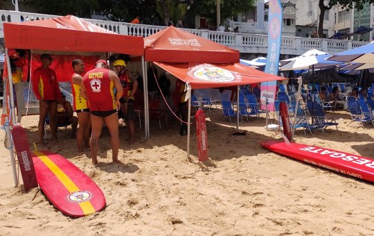 Gmar orienta banhistas nas praias da Barra e Ondina durante o Carnaval