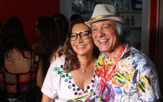 Expresso 2222: Janja dança ao som de Daniela Mercury e é tietada por Armandinho