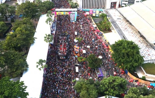 BaianaSystem leva catarse de Navio Pirata pela 1º vez ao circuito Osmar