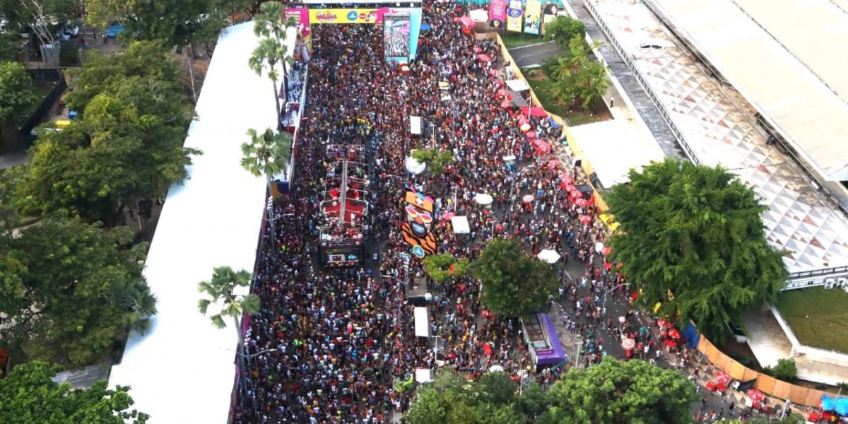 BaianaSystem leva catarse de Navio Pirata pela 1º vez ao circuito Osmar