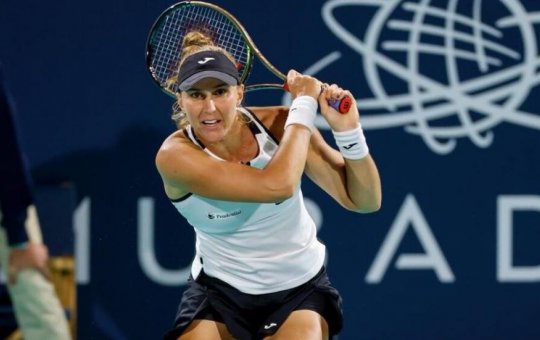 Bia Haddad é eliminada em estreia no WTA de Dubai; Luisa Stefani cai nas duplas