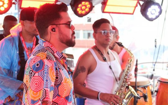 Vocalista do Kart Love fala sobre experiência no Carnaval: "assustou"