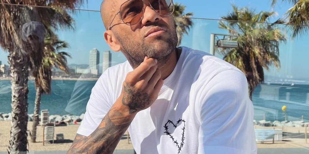 Em nova versão, Daniel Alves diz ter sido a vítima em suposto caso de estupro