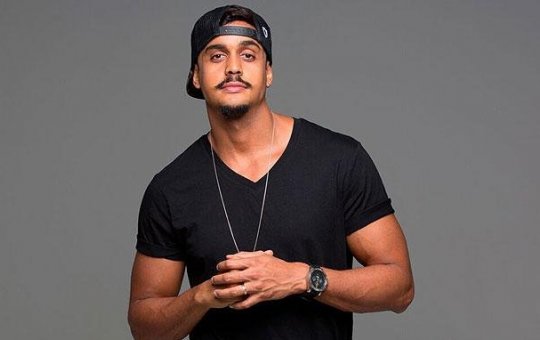 Lincoln Senna puxa "Locomotiva" da bagaçeira no último do Carnaval