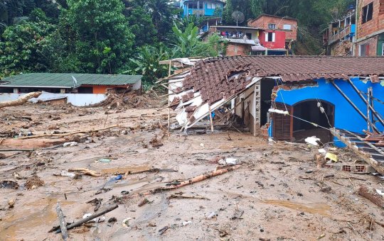 Governo de SP confirma 46 mortes devido a chuvas no litoral do estado