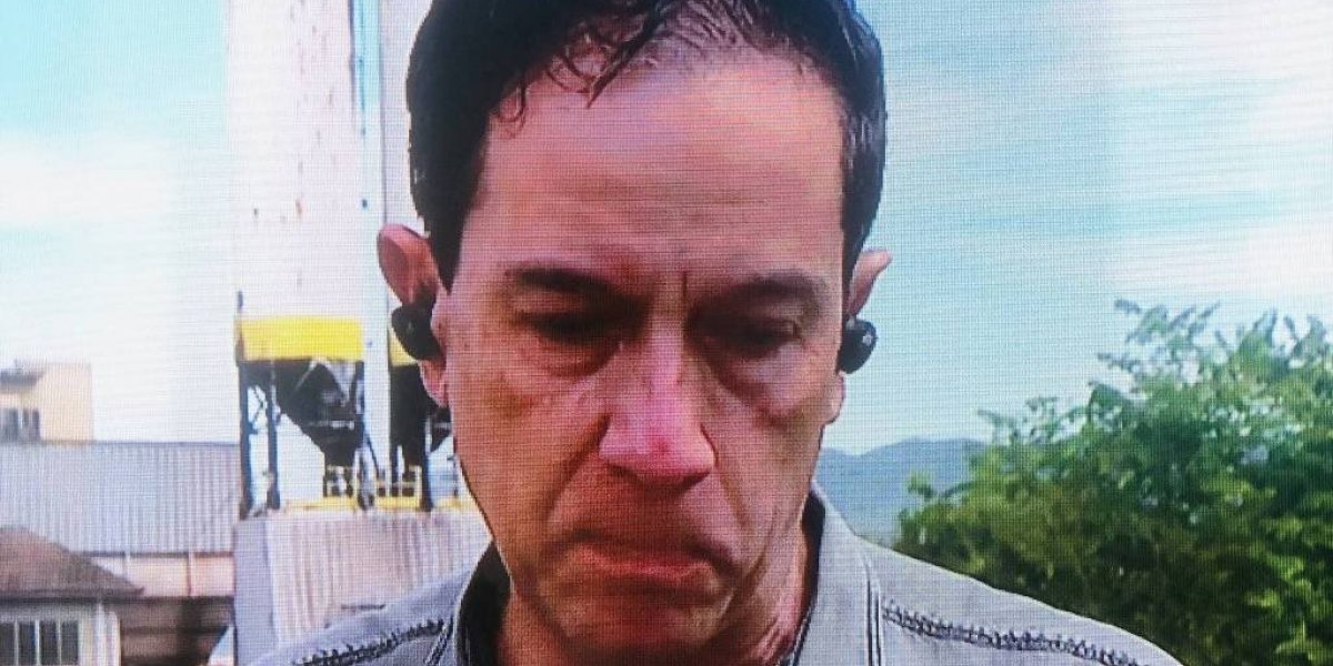 Repórter chora ao relatar litro de água a R$ 93 em cidade inundada em SP