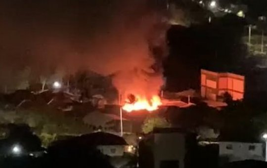 Incêndio atinge Escola Pan Americana no bairro de Patamares, em Salvador; vídeo