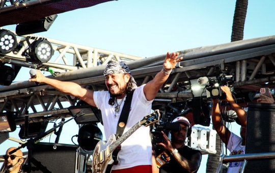 Arrastão faz despedida da folia com Léo Santana, Brown, Bell e Danniel Vieira