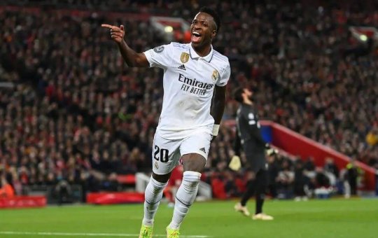 Jornal Marca se derrete por Vinícius Júnior e compara brasileiro com Mbappé