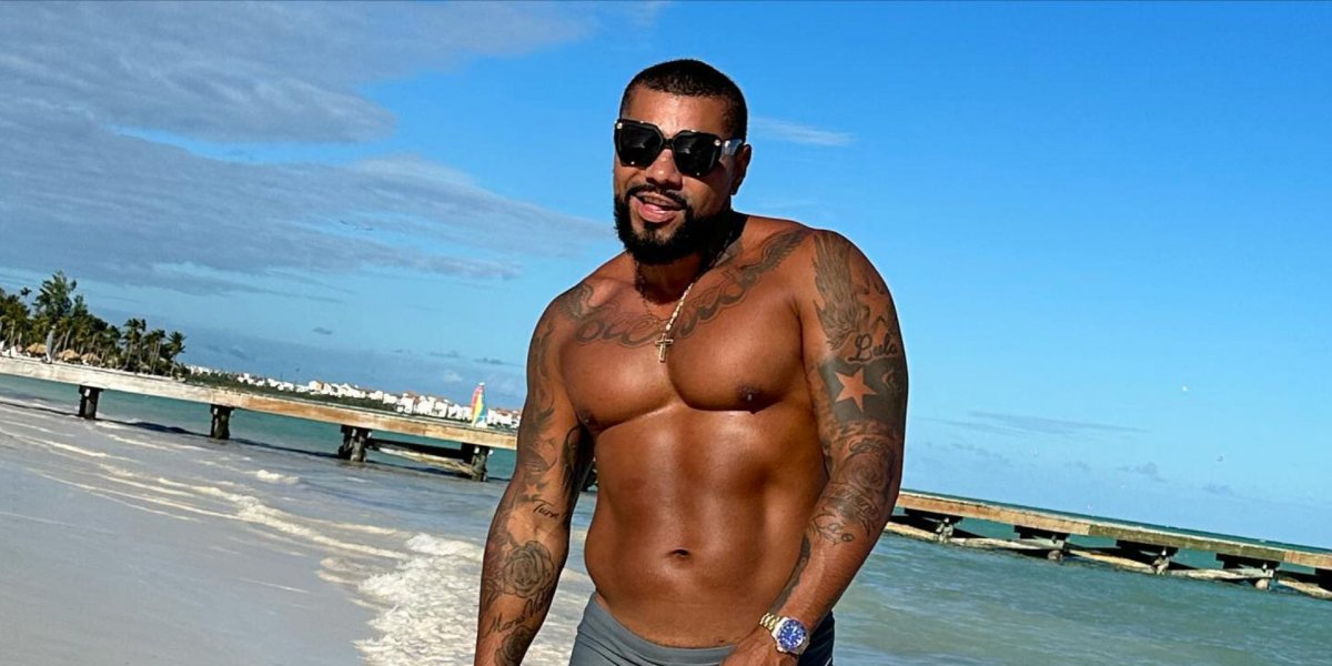 Naldo tenta sensualizar com hit de Léo Santana e vira piada