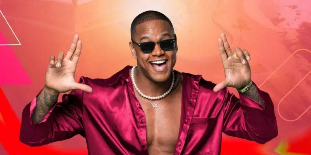 Léo Santana comemora prêmio de 'Música do Carnaval 2023' com live e muito samba