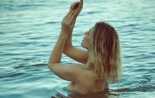 Sheila Mello revela ser adepta do sexo tântrico e surpreende web