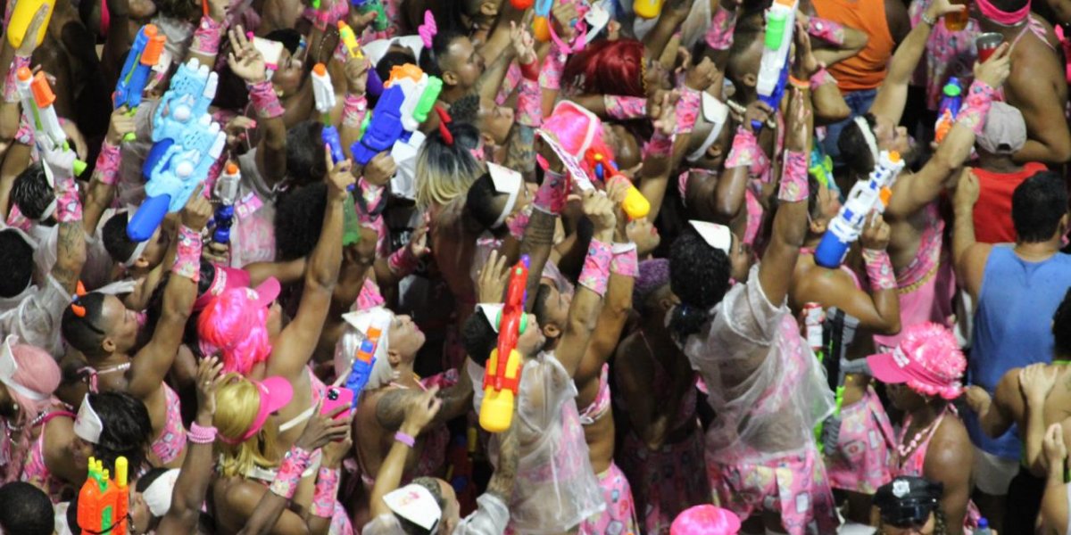 "Foi assustador": empresário denuncia invasão de Muquiranas a bar LGBT