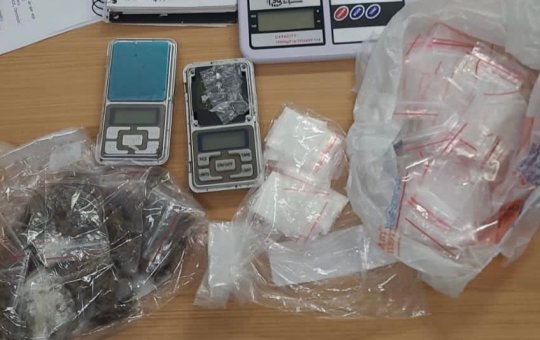 Draco desarticula esquema de distribuição de drogas no Garcia; suspeito é preso