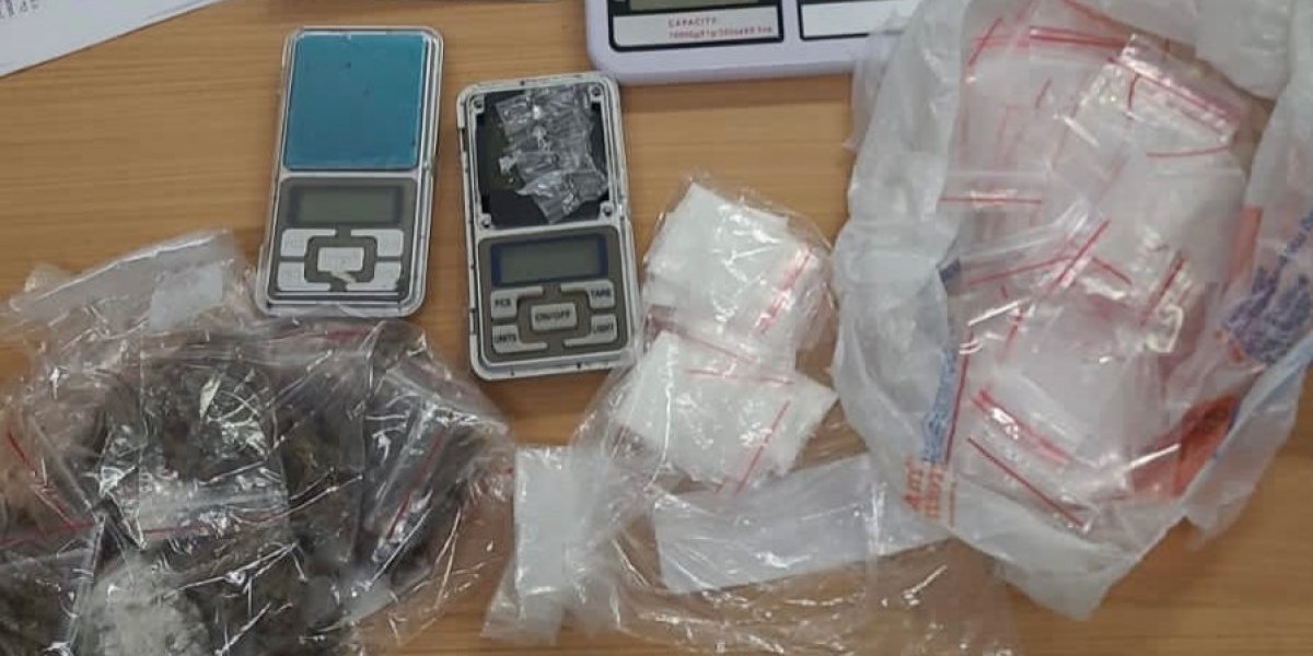 Draco desarticula esquema de distribuição de drogas no Garcia; suspeito é preso