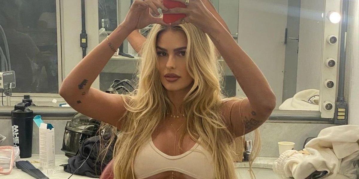 Yasmin Brunet desabafa sobre perrengue em desfile: "Calcinha não estava pronta"