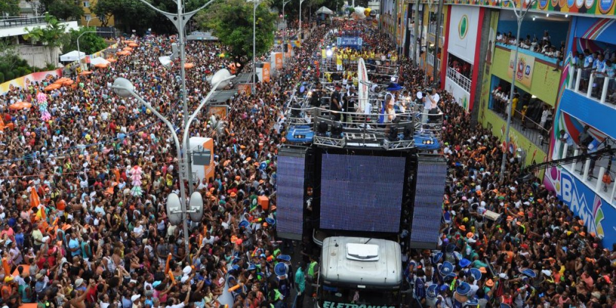 Membros do bloco As Muquiranas fazem ato contra assédio após polêmicas