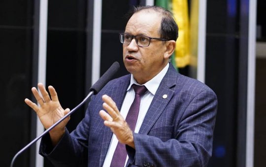 Presidente da bancada evangélica defende golpistas: "Há muita gente boa presa"