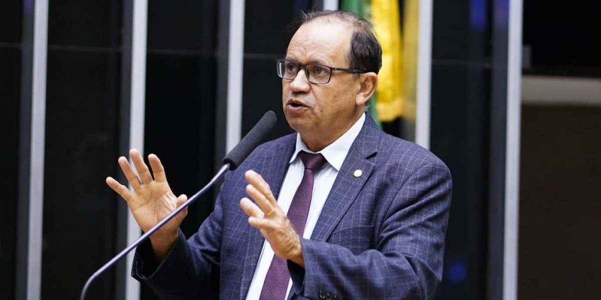 Presidente da bancada evangélica defende golpistas: "Há muita gente boa presa"