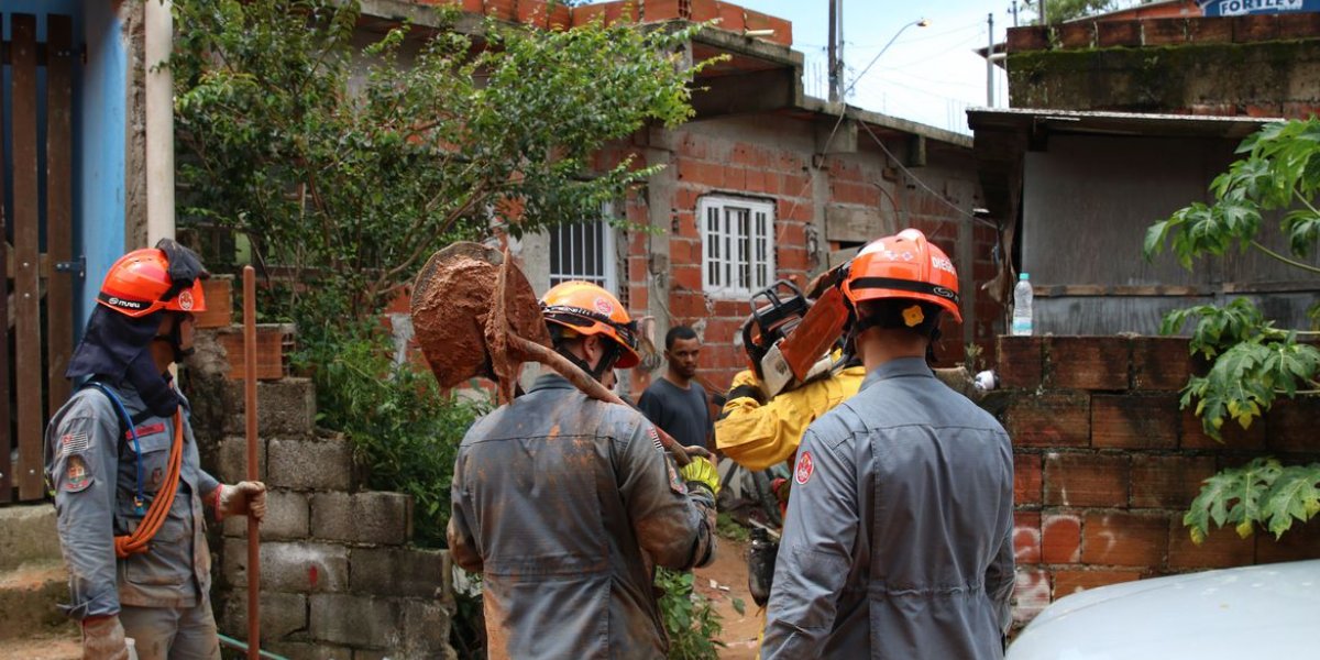 Número de mortes confirmadas no litoral norte de SP chega a 64