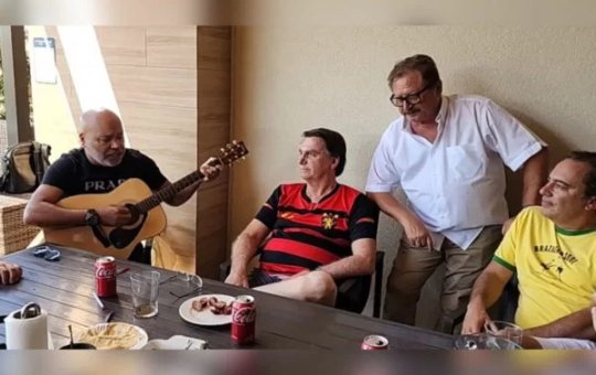 Bolsonaro faz live nos EUA com cantor Rick e investigado por assédio na Caixa