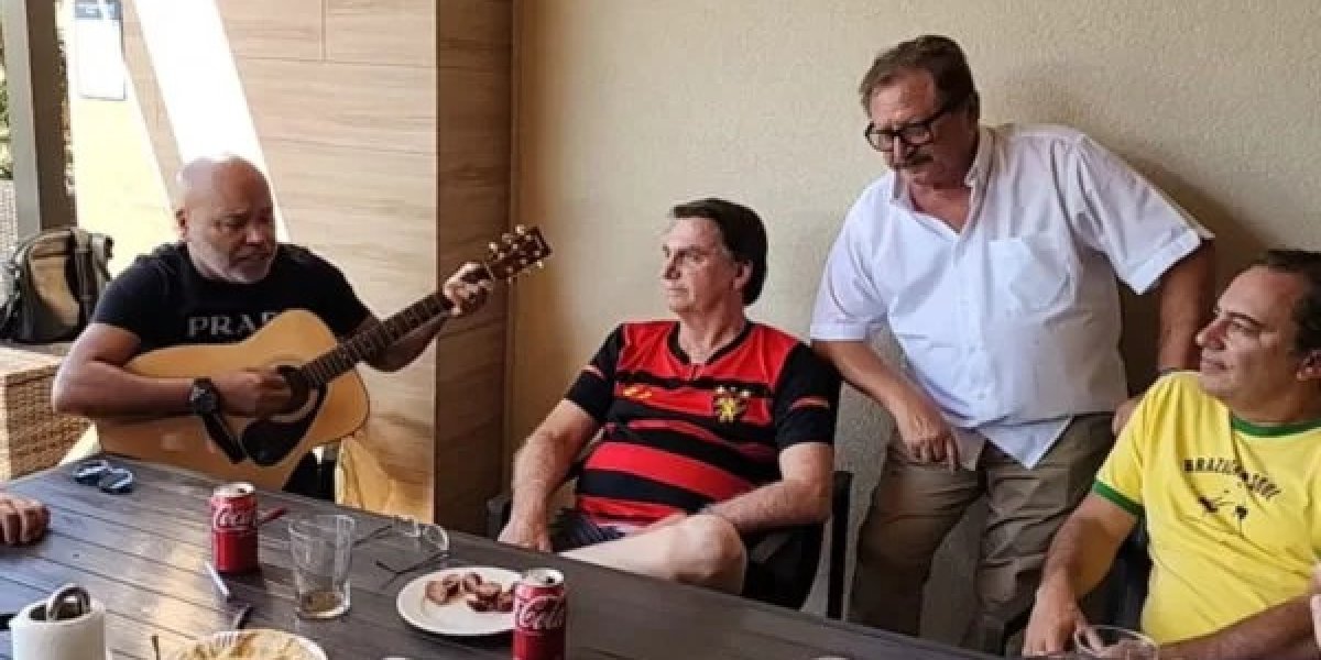 Bolsonaro faz live nos EUA com cantor Rick e investigado por assédio na Caixa
