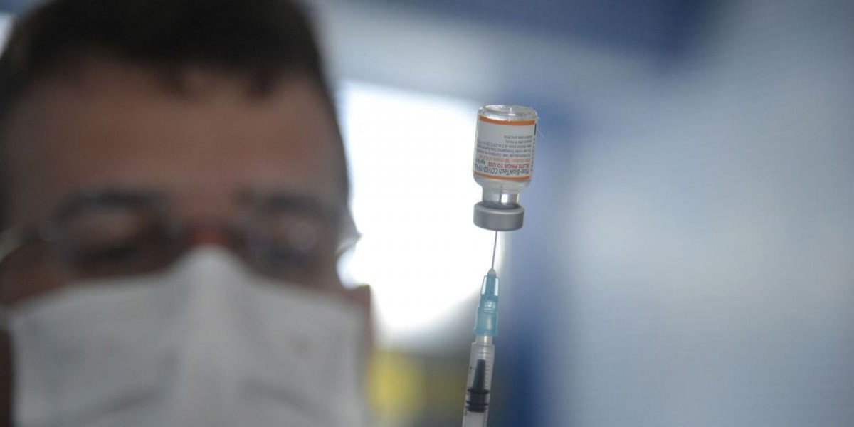 Brasil começa a aplicar vacina bivalente contra covid-19