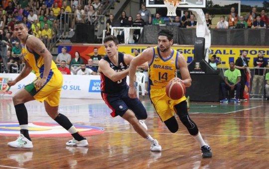 Brasil derrota Estados Unidos e garante vaga no Mundial de Basquete