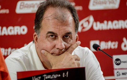 Fábio Mota lamenta crise financeira e prega foco em acesso do Vitória à Série A