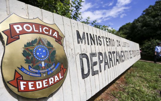 PF cumpre mandados em operação por fraude contra a Caixa