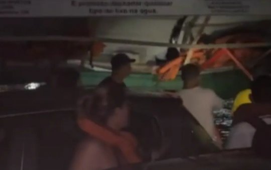 Colisão entre balsas em Porto Seguro deixa feridos