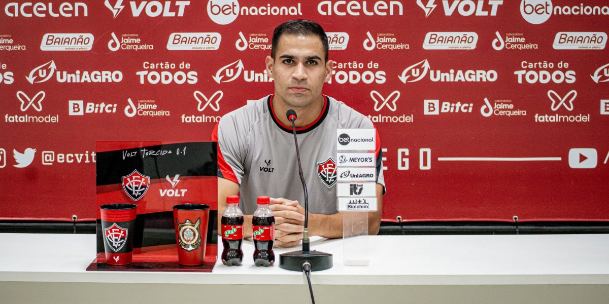 Thiago Lopes sai em defesa de Léo Condé, mas afirma estar jogando improvisado