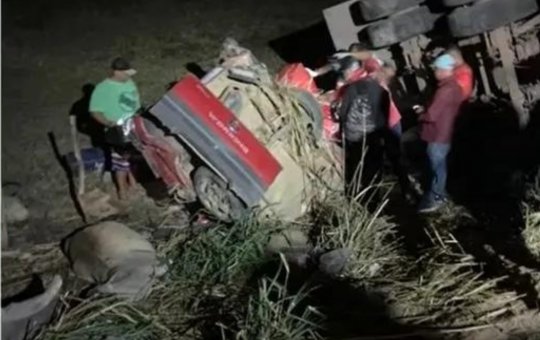 Morte no Jiquiriçá: Dois operários morrem após carreta bater em carro