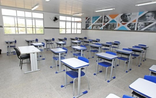 Alunos passam mal com odor de spray de pimenta em escola estadual em Salvador