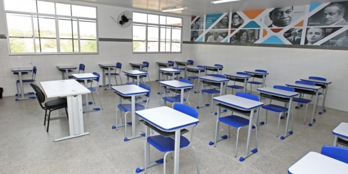 Alunos passam mal com odor de spray de pimenta em escola estadual em Salvador