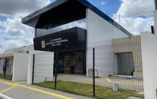 Suspeita de matar próprio pai a pauladas e forjar latrocínio é presa na Bahia
