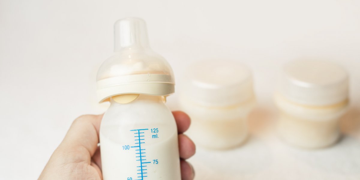 Mães vendem leite materno na internet por até R$ 480 e são criticadas nas redes