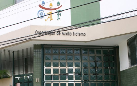 Recém-nascida encontrada sozinha em casa pode não voltar para familia