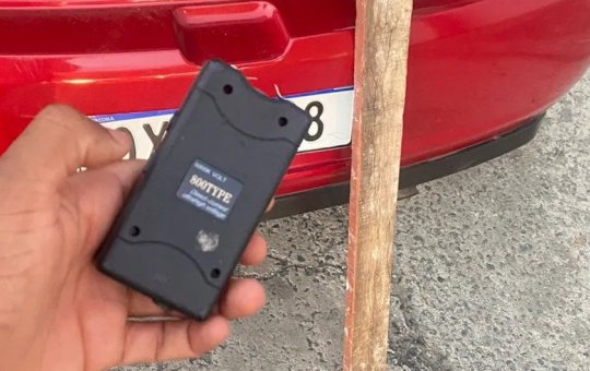 Integrantes da Bamor são flagrados com pedaços de madeira e arma de choque