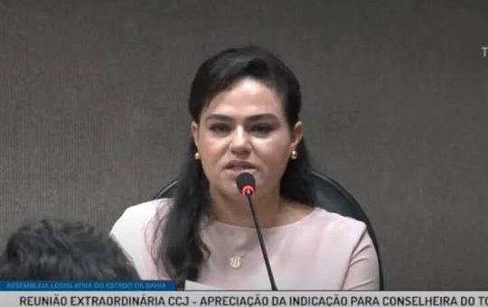 Deputados aprovam relatório que indica Aline Peixoto ao TCM