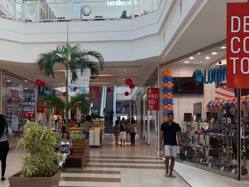 Dono de restaurante em shopping de Salvador é acusado de assediar adolescentes