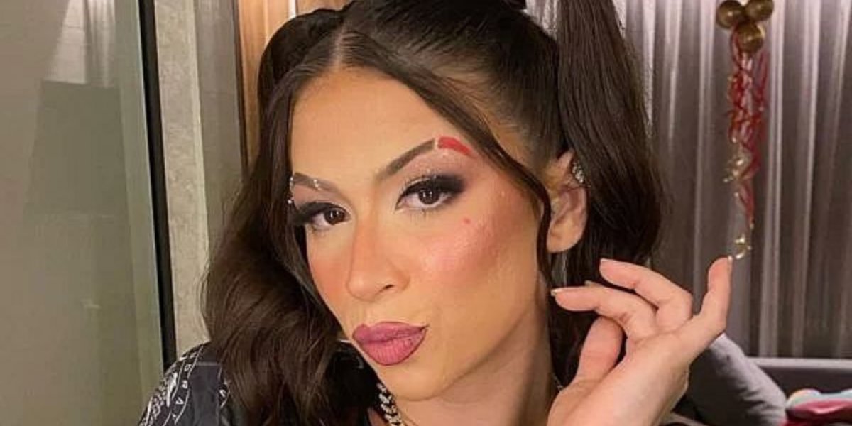 Mc Pipokinha é acusada de debochar de professores e revolta seguidores