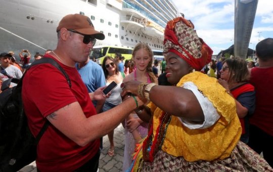 Bahia recebeu quase 45 mil turistas estrangeiros entre o fim de 2022 e fevereiro