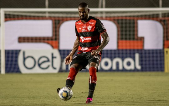 "Essa responsabilidae não é só minha", diz Dankler sobre momento do Vitória